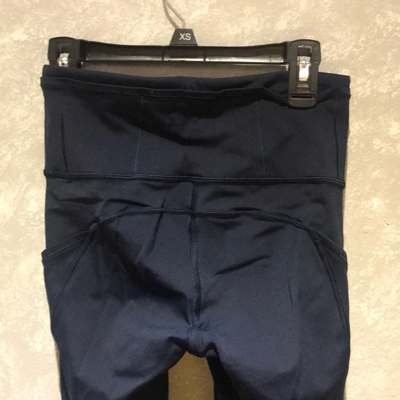 Lululemon leggings size 2 - Picture 3 of 6
